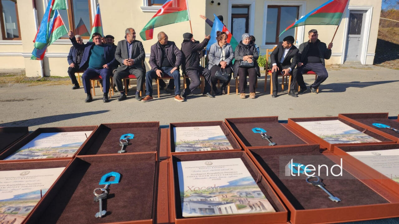 Xocalıya qayıdan növbəti sakinlərə evlərinin açarları təqdim edilib