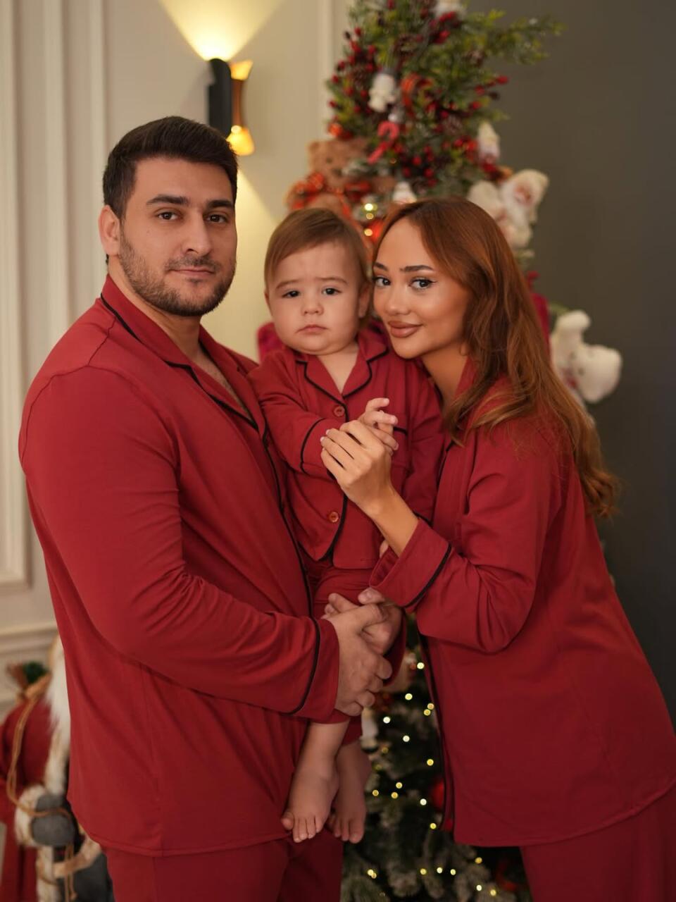 Блогер Хаджар Хейдари снялась с семьей в новогодней фотосессии