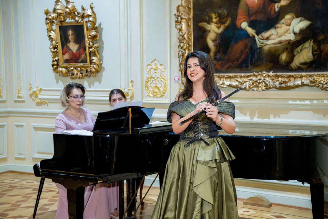 Азербайджанской музей в ауре классической музыки – душевный отдых среди картин