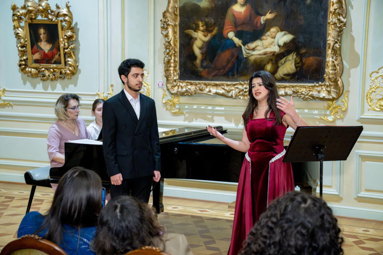 Азербайджанской музей в ауре классической музыки – душевный отдых среди картин