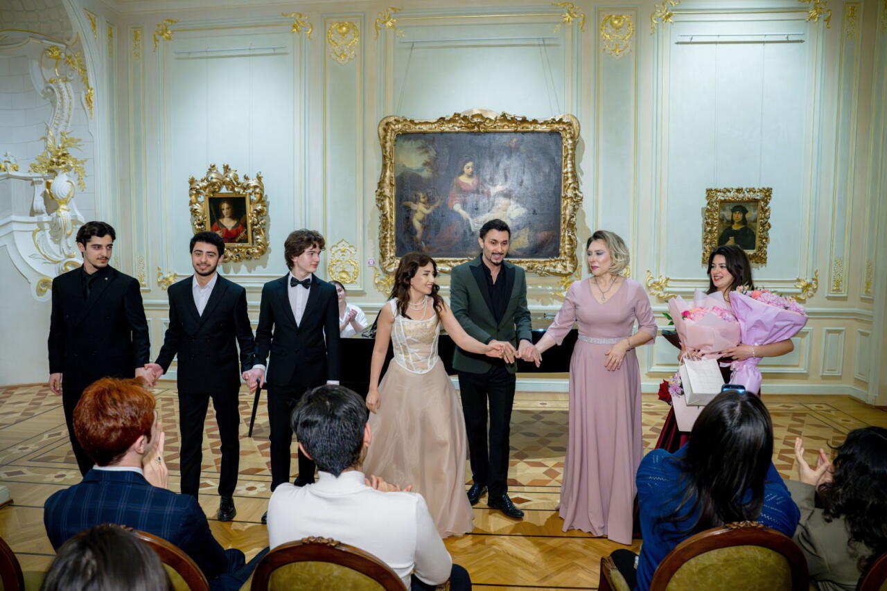 Азербайджанской музей в ауре классической музыки – душевный отдых среди картин