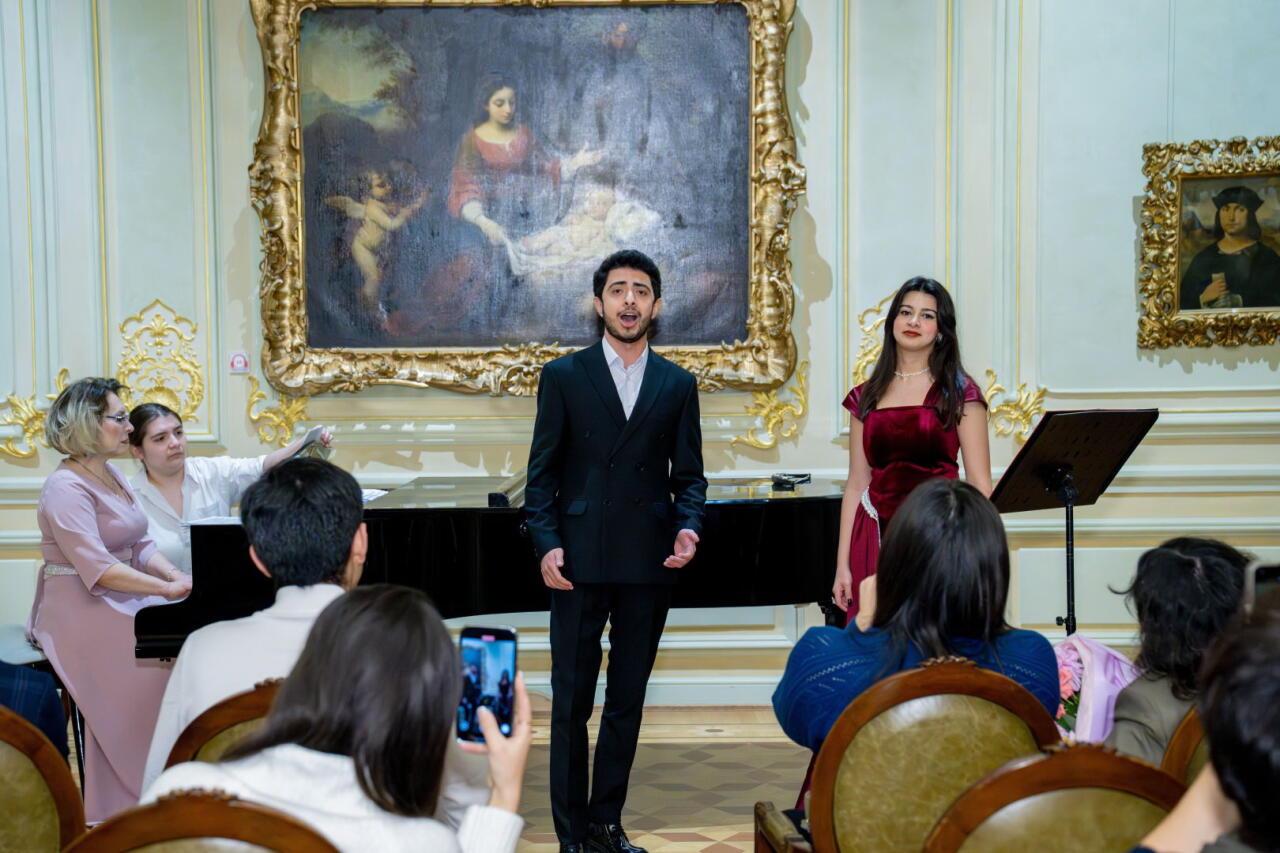 Азербайджанской музей в ауре классической музыки – душевный отдых среди картин