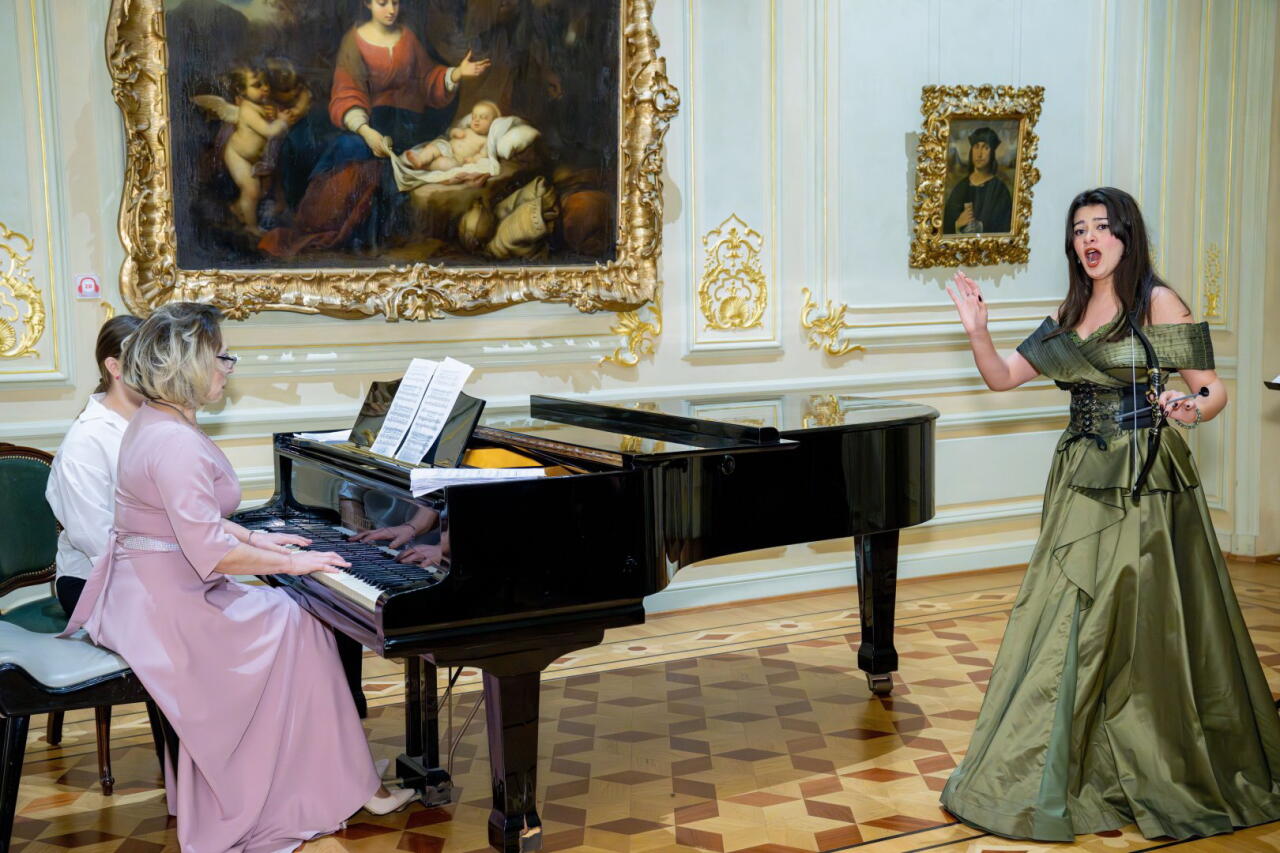 Азербайджанской музей в ауре классической музыки – душевный отдых среди картин