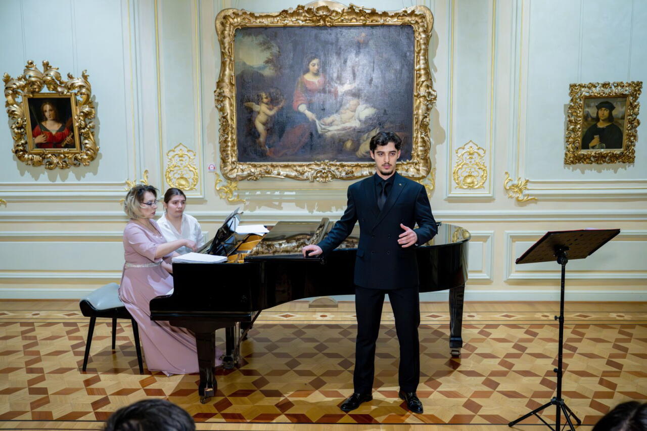 Азербайджанской музей в ауре классической музыки – душевный отдых среди картин