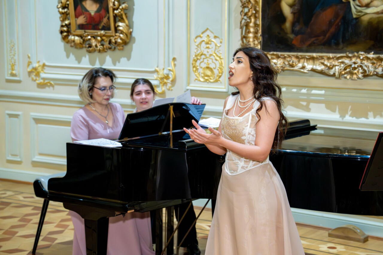 Азербайджанской музей в ауре классической музыки – душевный отдых среди картин