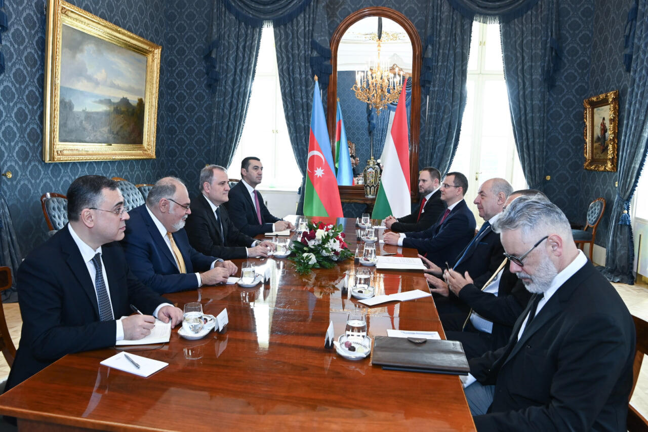 Джейхун Байрамов обсудил с Президентом Венгрии расширение стратегического партнерства