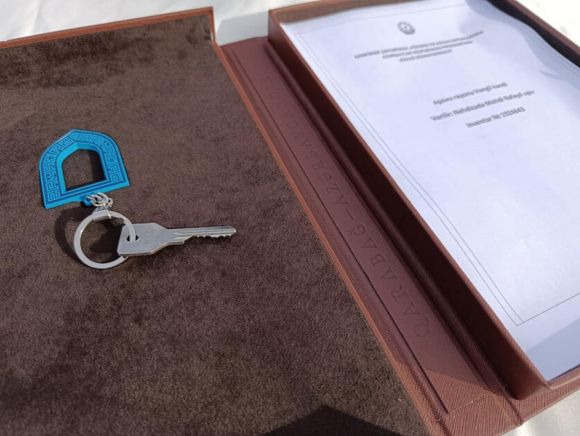 Прибывшей в агдеринское село Венгли очередной группе переселенцев вручены ключи от квартир