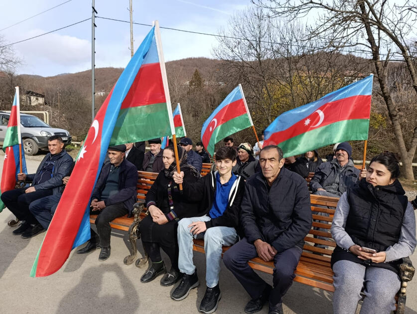 Прибывшей в агдеринское село Венгли очередной группе переселенцев вручены ключи от квартир