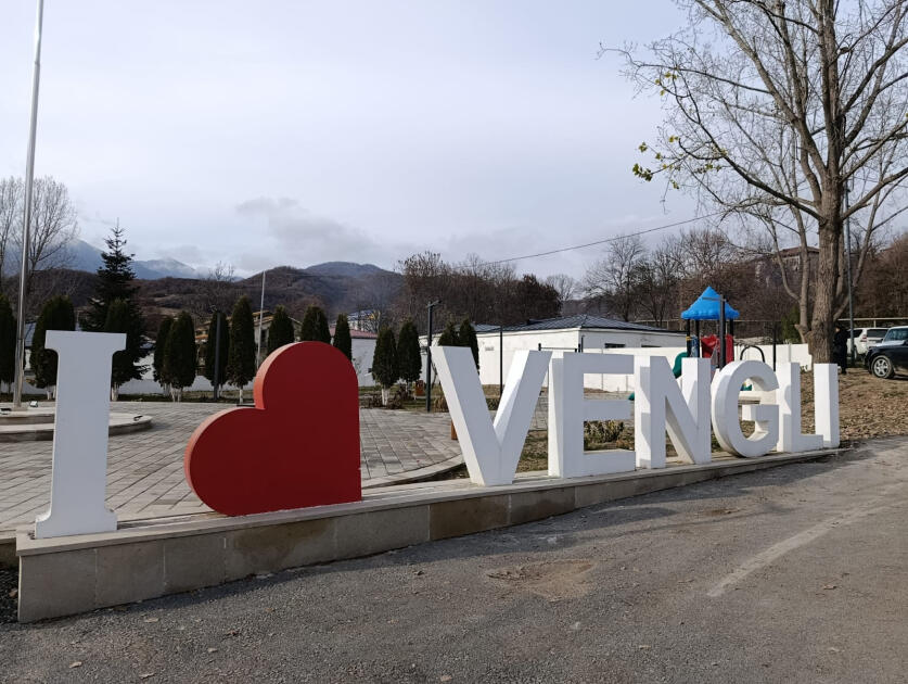 Прибывшей в агдеринское село Венгли очередной группе переселенцев вручены ключи от квартир