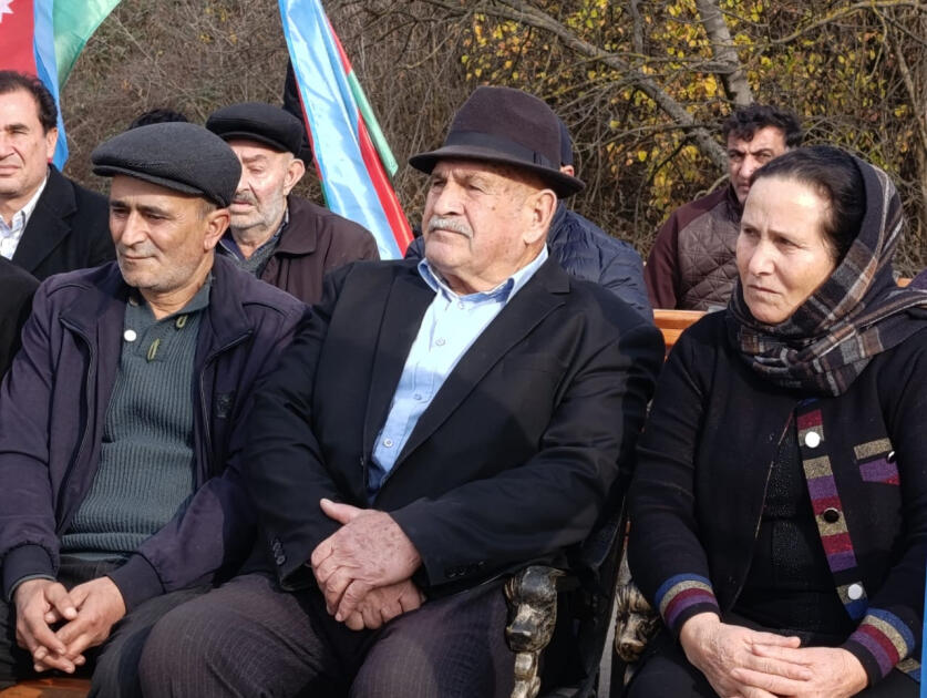 Прибывшей в агдеринское село Венгли очередной группе переселенцев вручены ключи от квартир