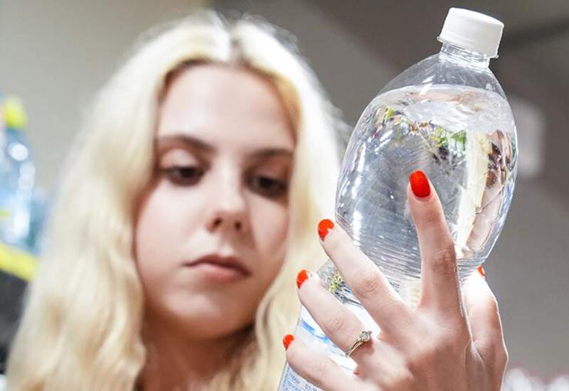 Врач предостерег от бездумного следования рекомендациям по питью воды