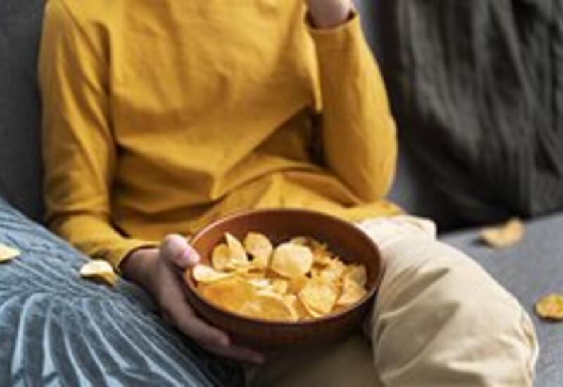 Объяснена невозможность остановиться при употреблении чипсов