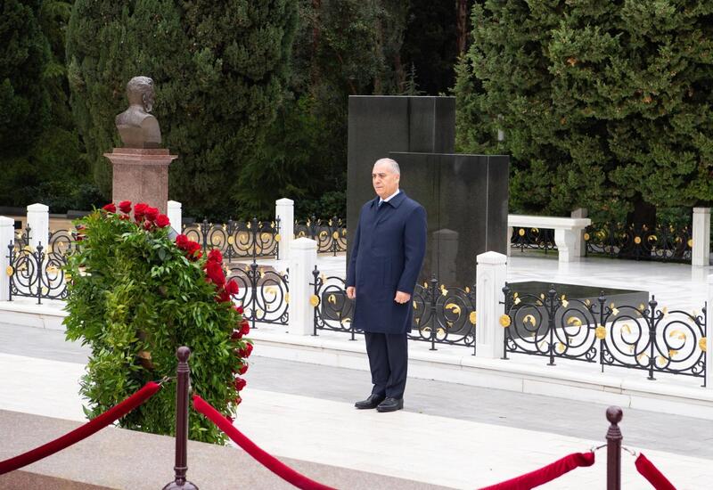 DTX-nin əməkdaşları Fəxri xiyabanda Ulu Öndər Heydər Əliyevin xatirəsini anıblar