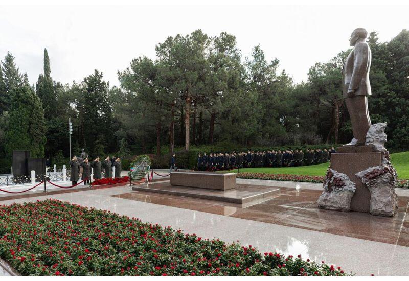 Сотрудники МВД почтили память великого лидера Гейдара Алиева