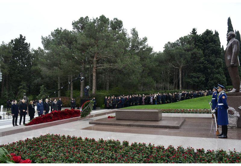 Представители ПЕА почтили память общенационального лидера Гейдара Алиева