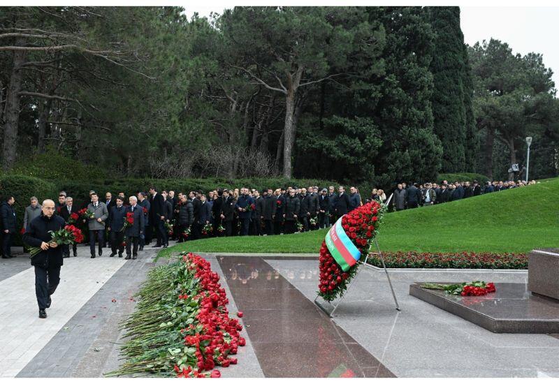 Сотрудники Минэкономики почтили память общенационального лидера Гейдара Алиева
