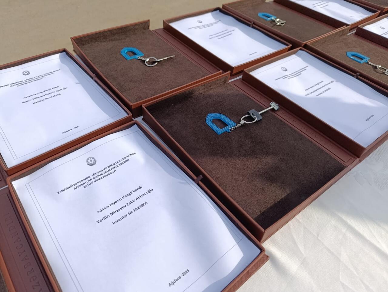 Növbəti köç karvanı Ağdərənin Vəngli və Həsənriz kəndlərinə çatıb