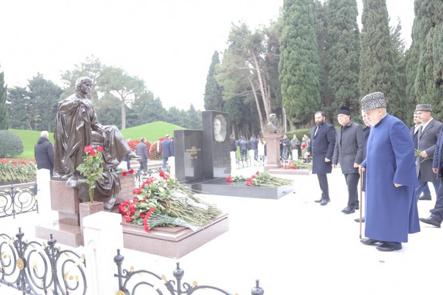 Лидеры религиозных конфессий Азербайджана посетили могилу великого лидера Гейдара Алиева