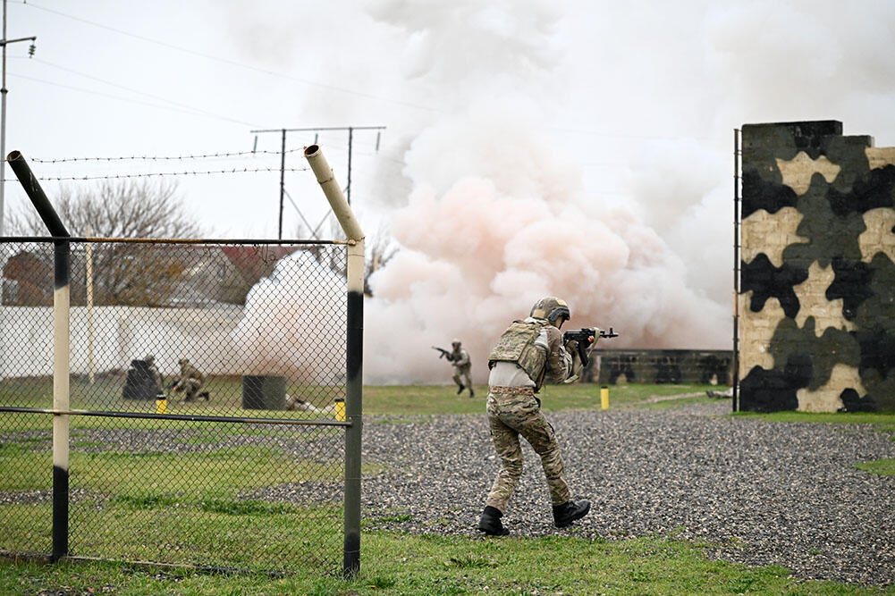 Закир Гасанов и военная делегация Узбекистана посетили воинскую часть коммандос