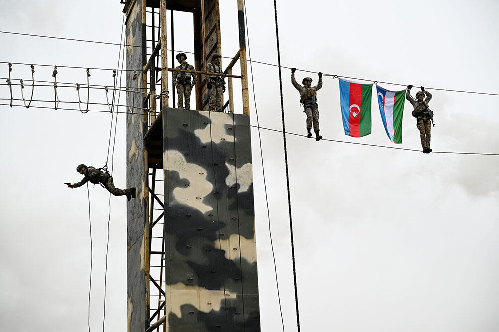 Закир Гасанов и военная делегация Узбекистана посетили воинскую часть коммандос