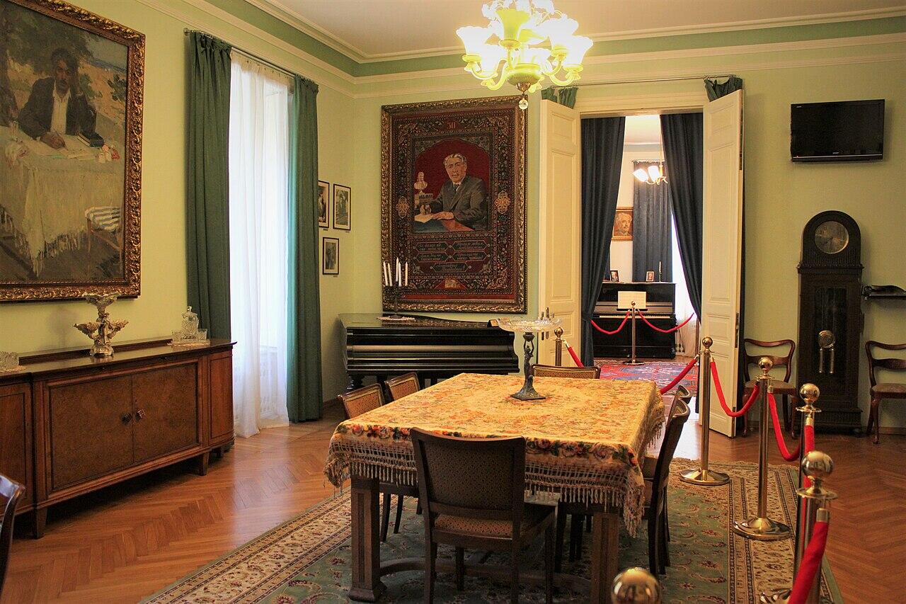 Дом-музей Самеда Вургуна, открытый по инициативе великого лидера Гейдара Алиева, отметил 50-летие