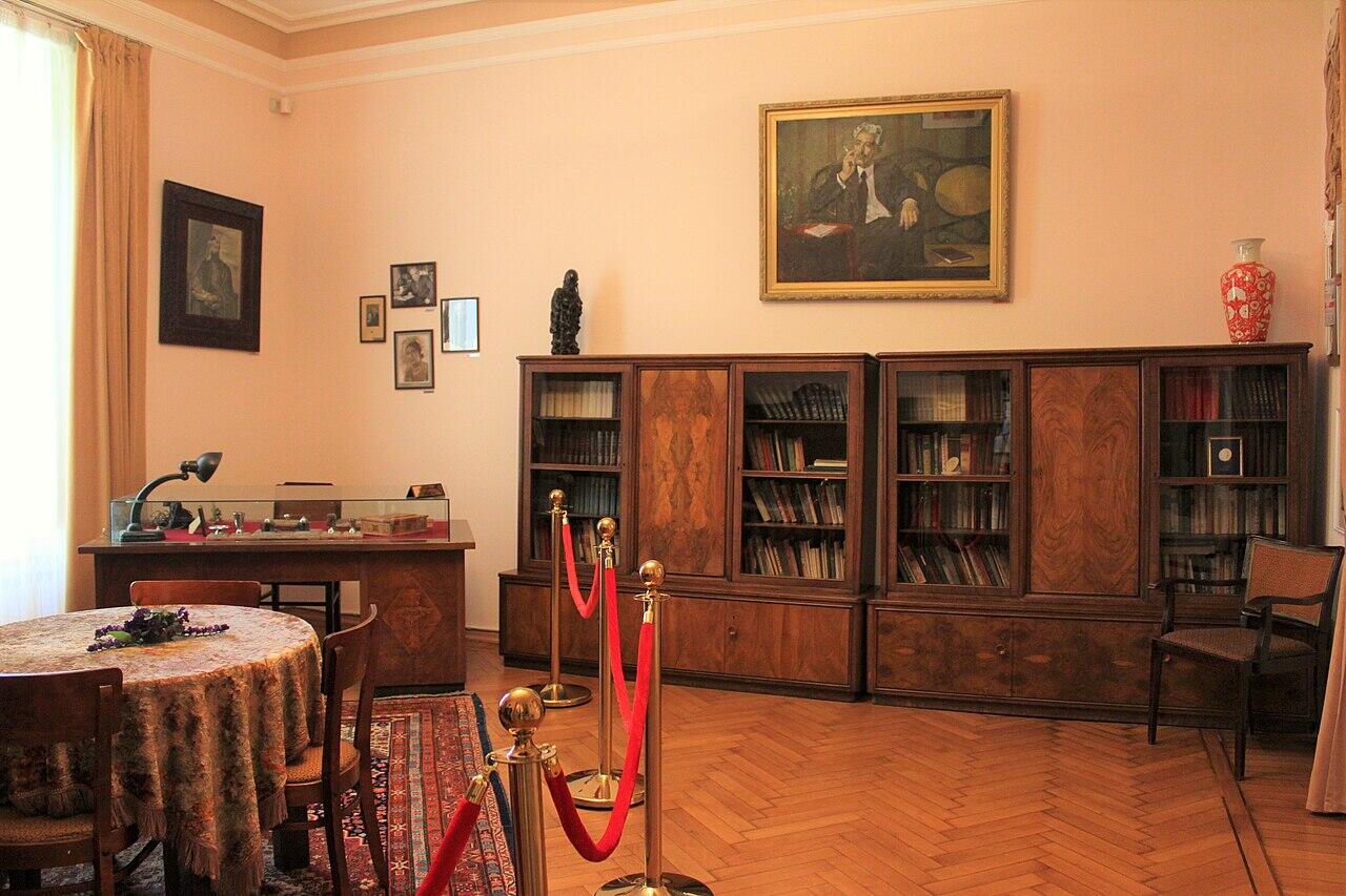 Дом-музей Самеда Вургуна, открытый по инициативе великого лидера Гейдара Алиева, отметил 50-летие