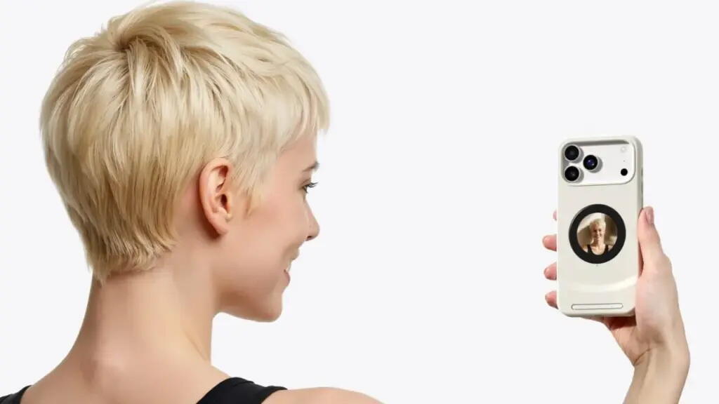 Для iPhone выпустят чехол с экраном на задней панели