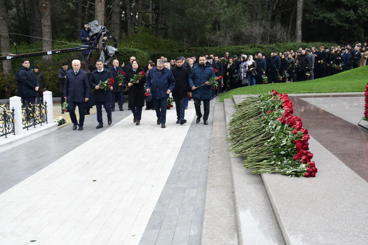 Представители ПЕА почтили память общенационального лидера Гейдара Алиева