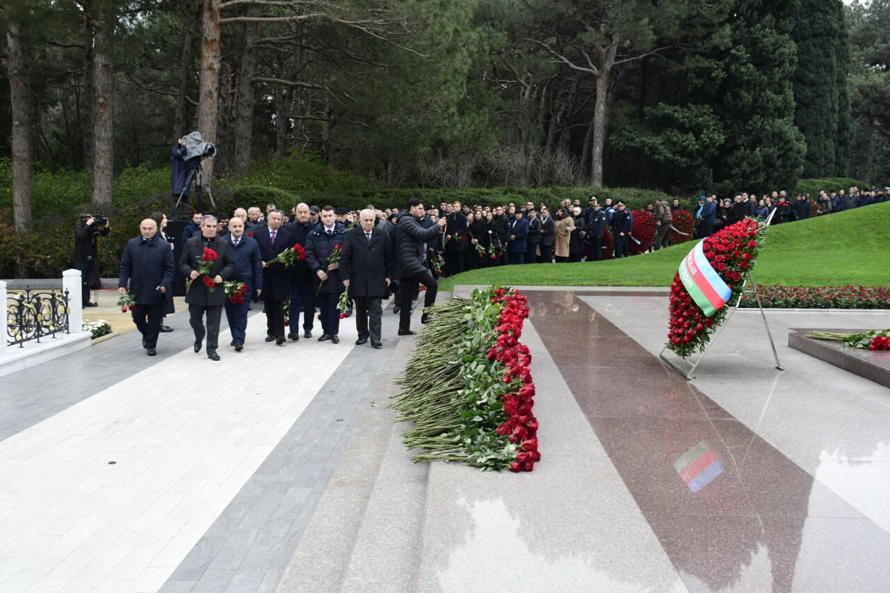 Представители ПЕА почтили память общенационального лидера Гейдара Алиева