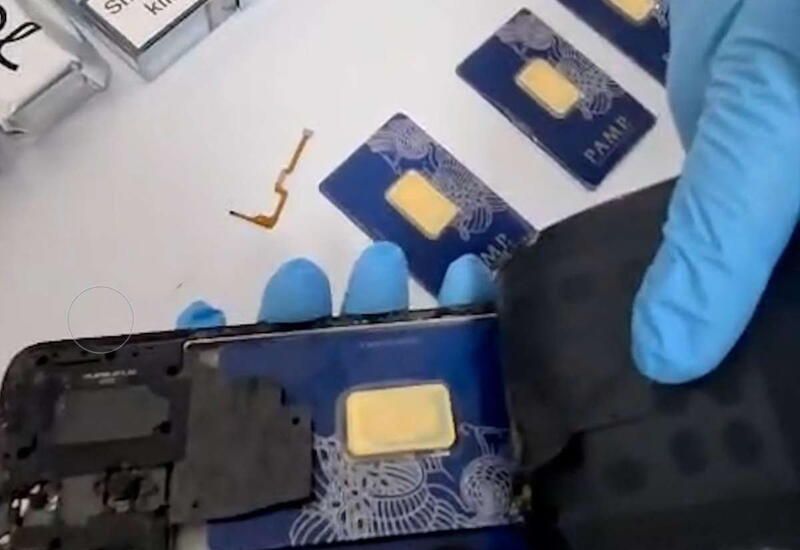 Золотые слитки в мобильных телефонах попытались провезти в Азербайджан