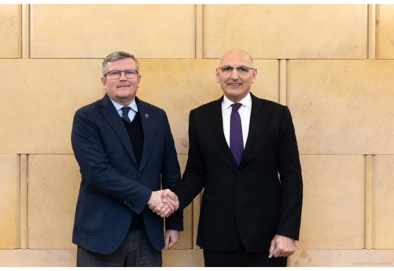 Эльчин Амирбеков обсудил углубление экономического и парламентского сотрудничества в Польше