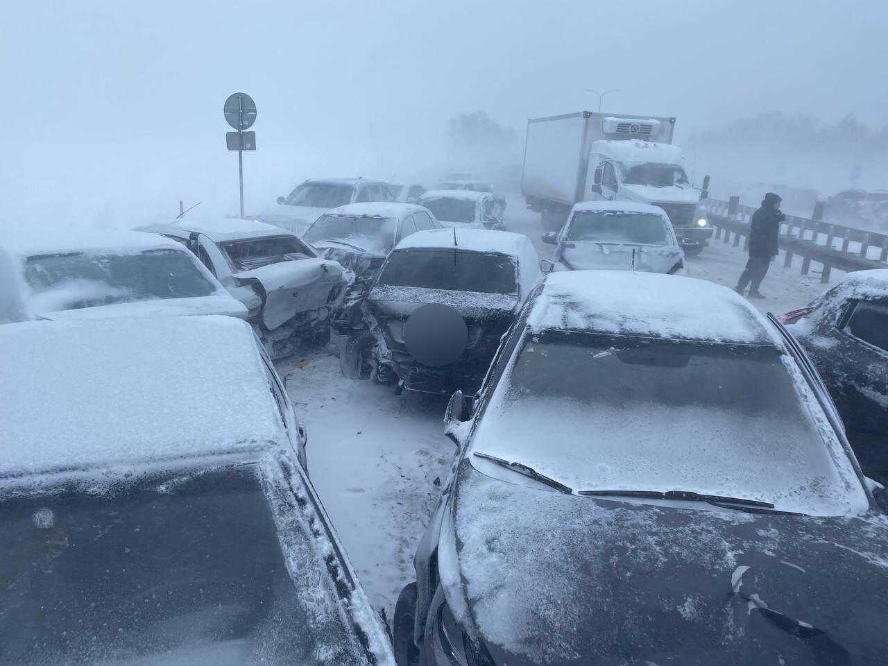 ДТП с участием десятков автомобилей произошло в России