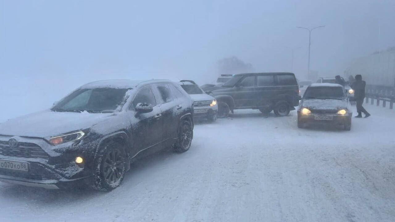 ДТП с участием десятков автомобилей произошло в России