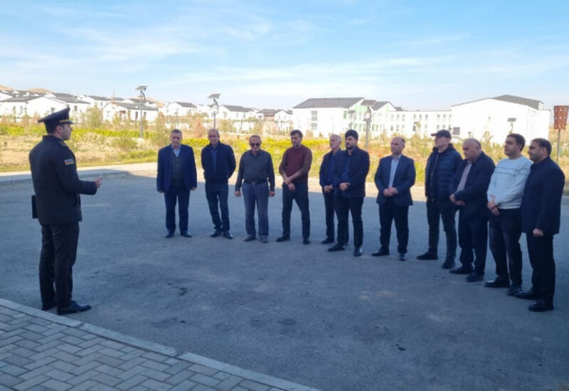 МЧС Азербайджана продолжает работу по информированию граждан в Карабахе