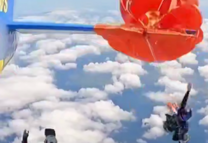 Парашют скайдайвера застрял на хвосте самолёта в Австралии