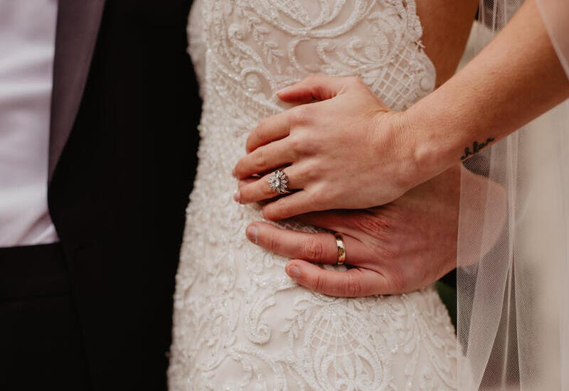 Пара в Баку устроила спортивное шоу посреди свадебного торжества