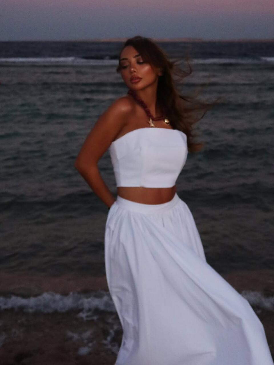 Хаджар Хейдари поделилась стильной фотосессией на курорте