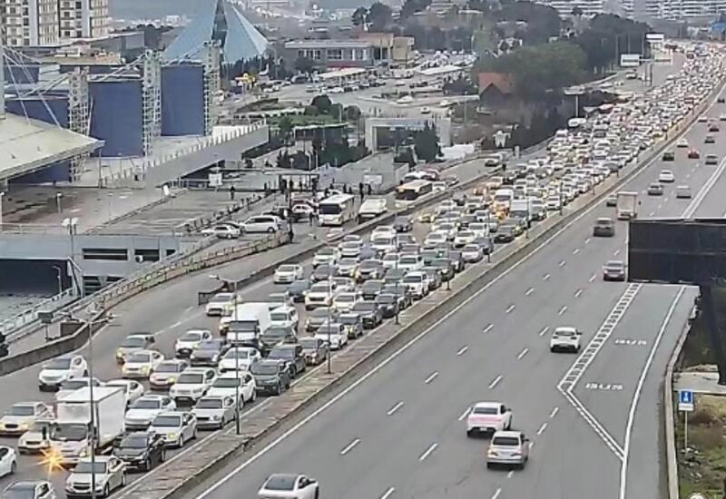 Sürücülərin NƏZƏRİNƏ: Bakıda bu yollarda sıxlıq var