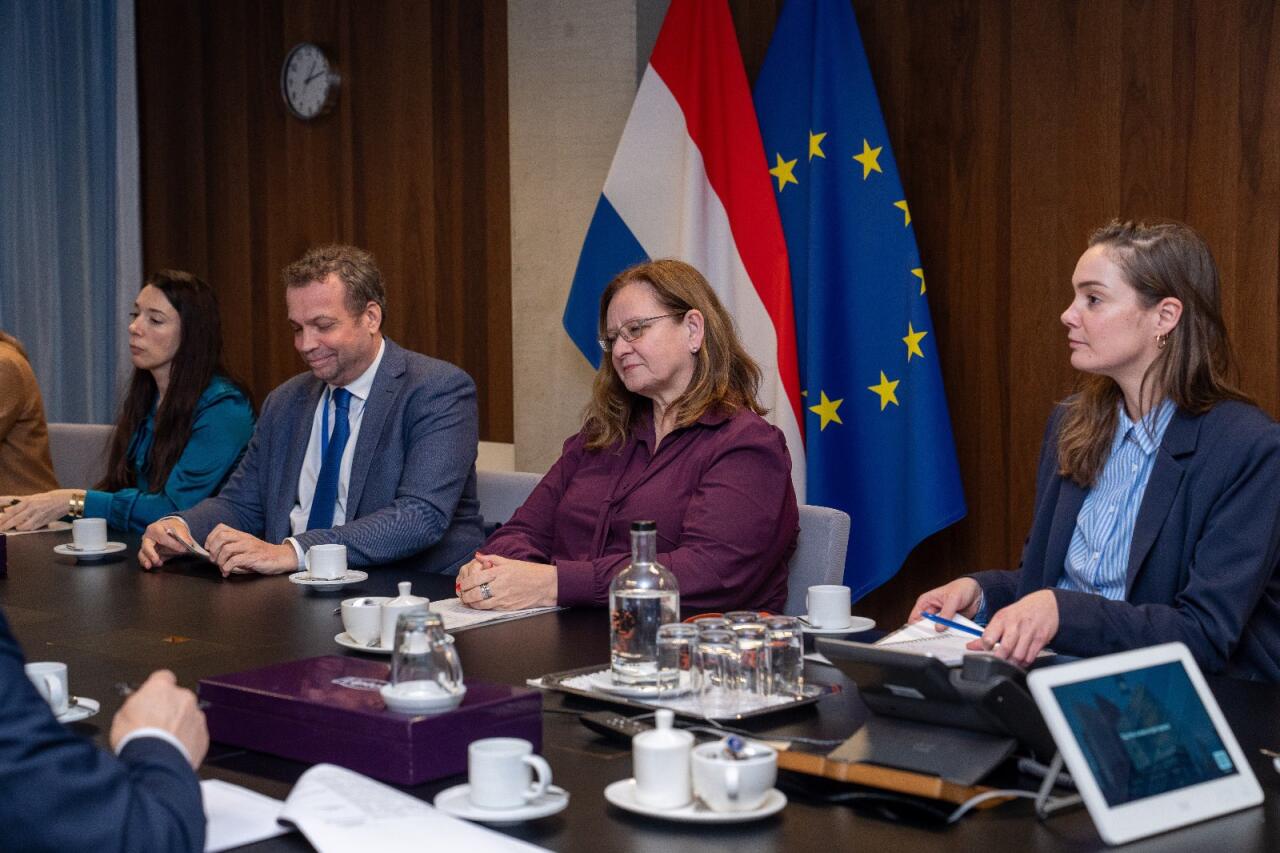 Эльчин Амирбеков встретился с министром по внешней торговле и развитию Нидерландов