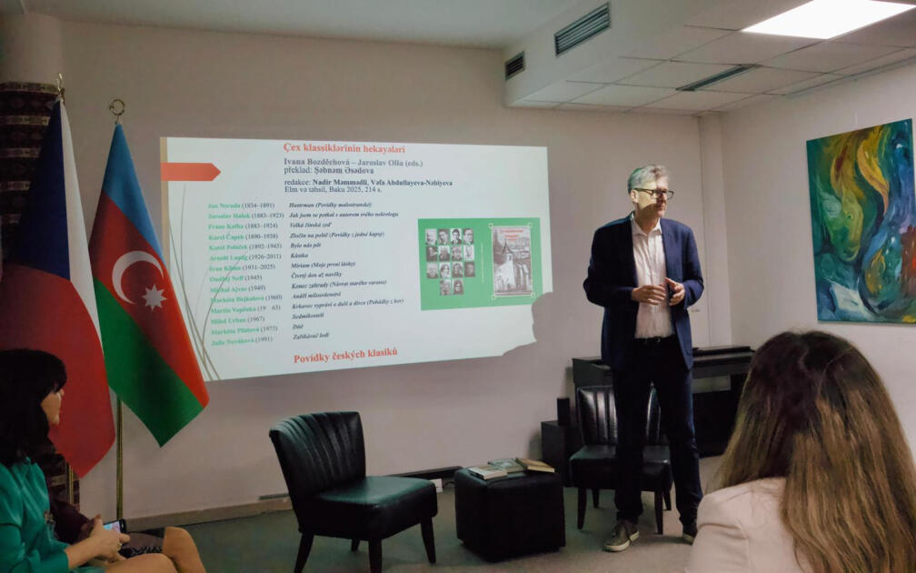 В Праге представили сборник чешской классики на азербайджанском языке