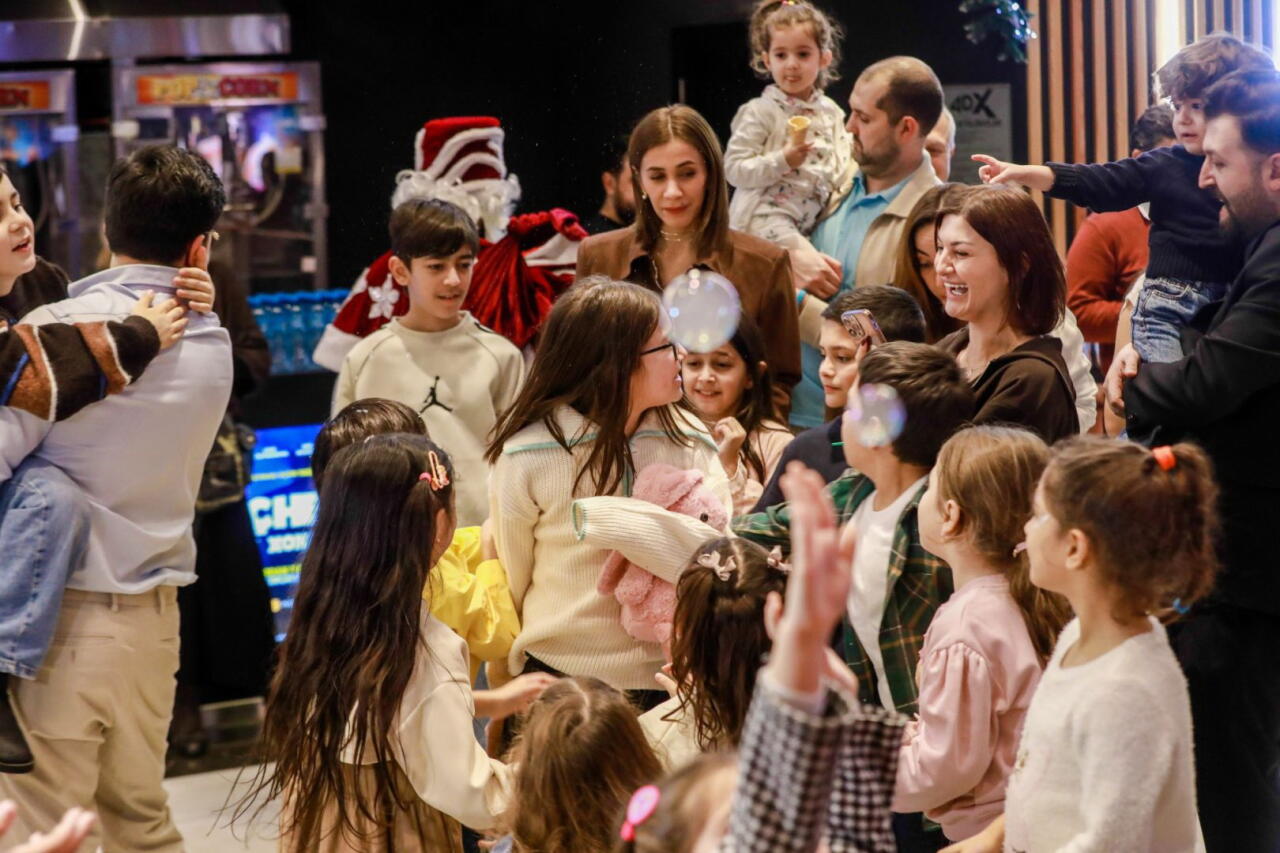 Новогодний фестиваль в Баку - бродячий цирк, жуткие существа...