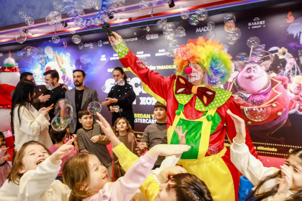 Новогодний фестиваль в Баку - бродячий цирк, жуткие существа...