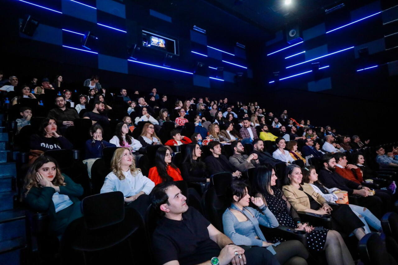 Новогодний фестиваль в Баку - бродячий цирк, жуткие существа...