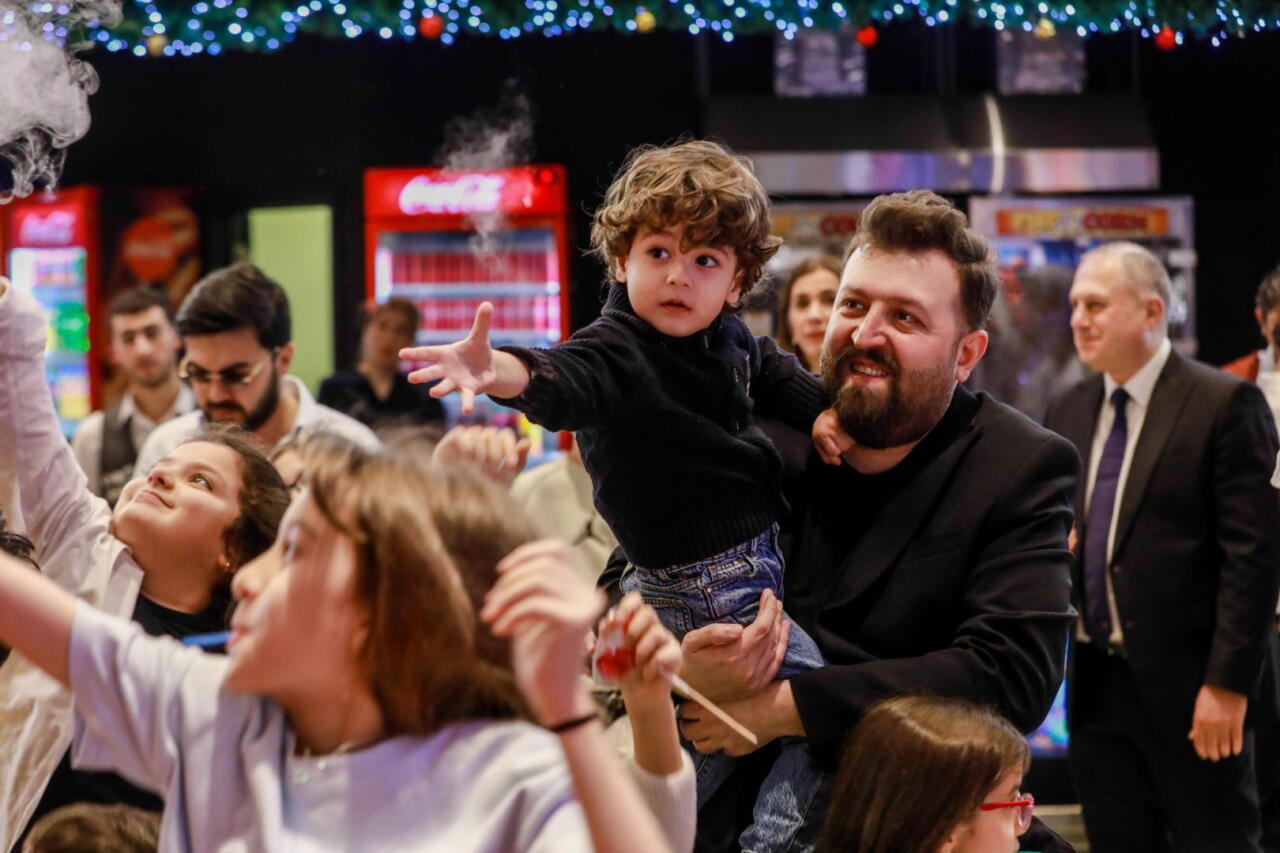 Новогодний фестиваль в Баку - бродячий цирк, жуткие существа...