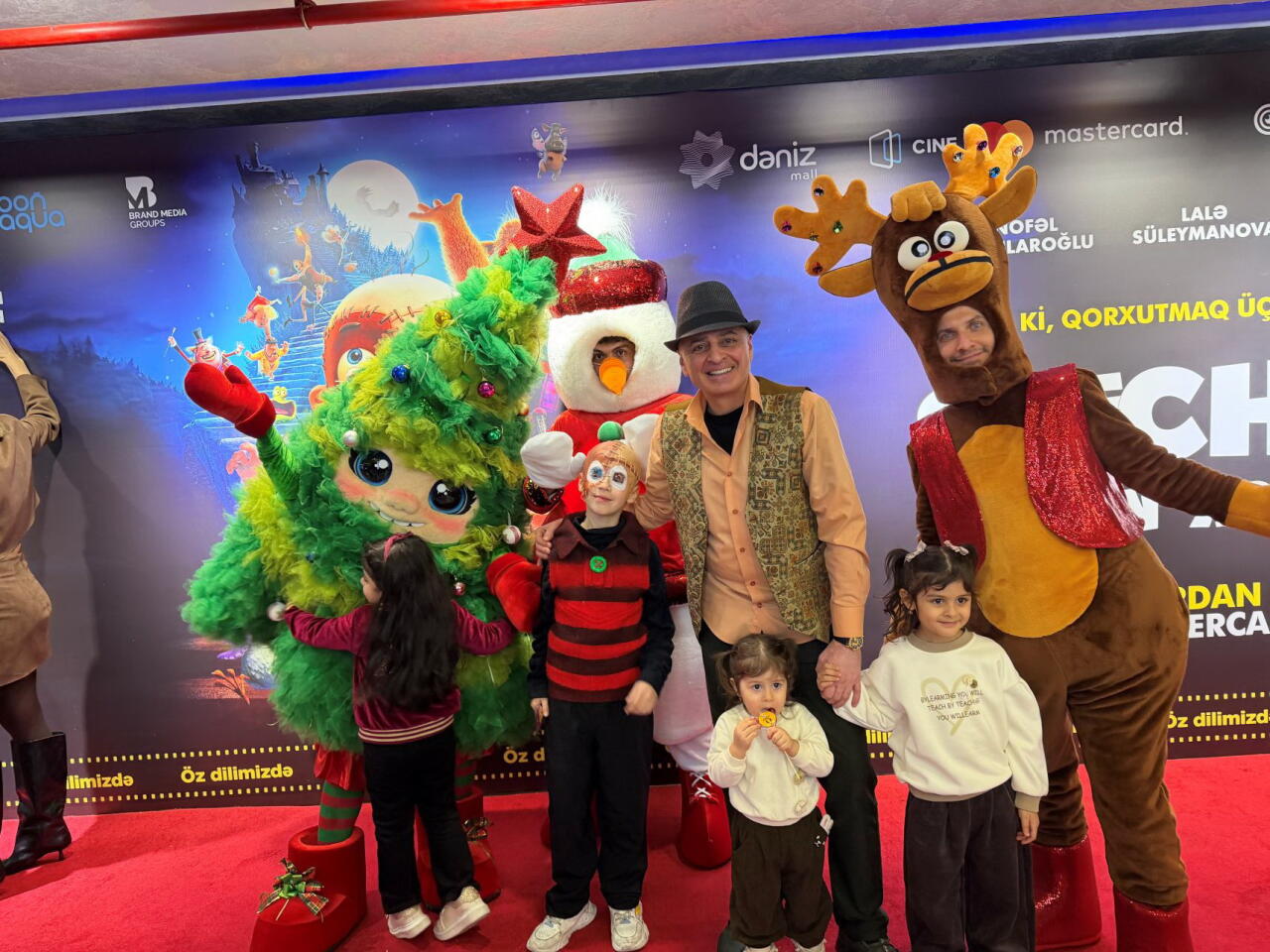 Новогодний фестиваль в Баку - бродячий цирк, жуткие существа...