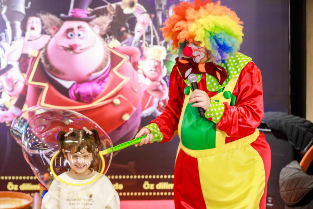 Новогодний фестиваль в Баку - бродячий цирк, жуткие существа...