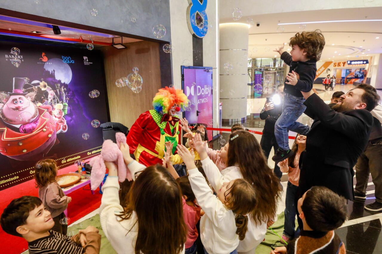 Новогодний фестиваль в Баку - бродячий цирк, жуткие существа...