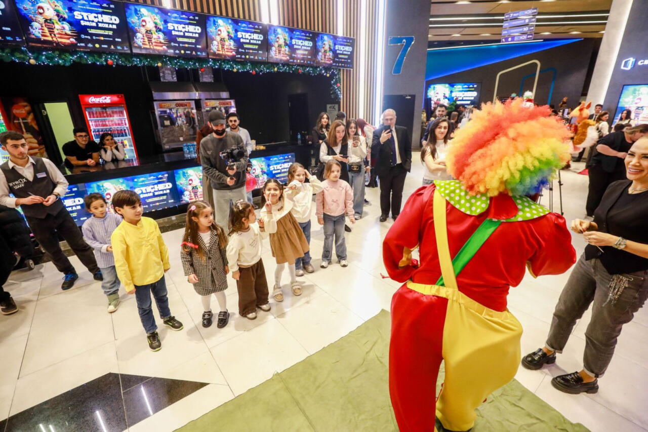 Новогодний фестиваль в Баку - бродячий цирк, жуткие существа...