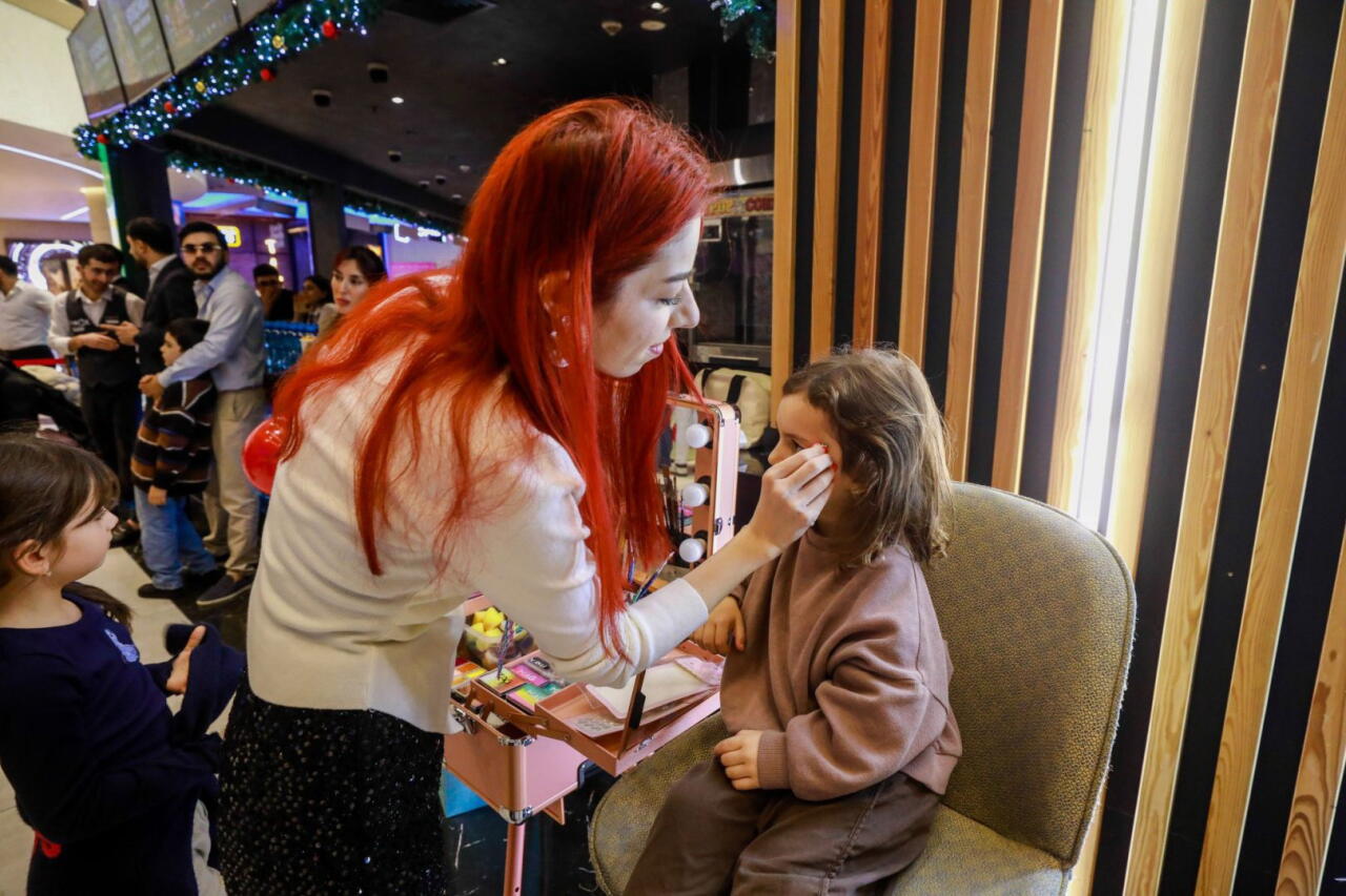 Новогодний фестиваль в Баку - бродячий цирк, жуткие существа...