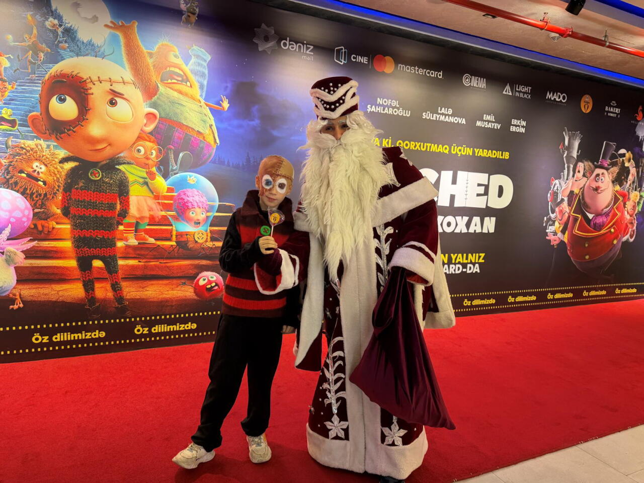 Новогодний фестиваль в Баку - бродячий цирк, жуткие существа...